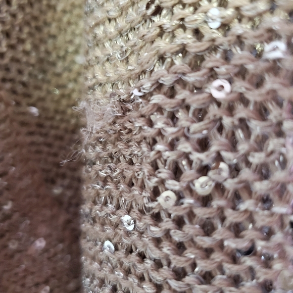 Top with sequins - Picture 2 of 5